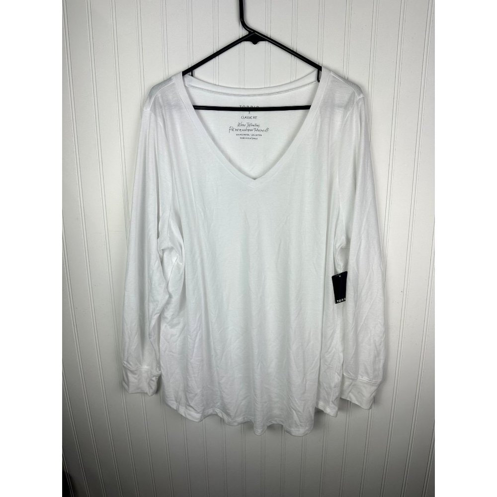 Torrid White Long Sleeve T-shirt‎ Size 3XL V-neck NWT